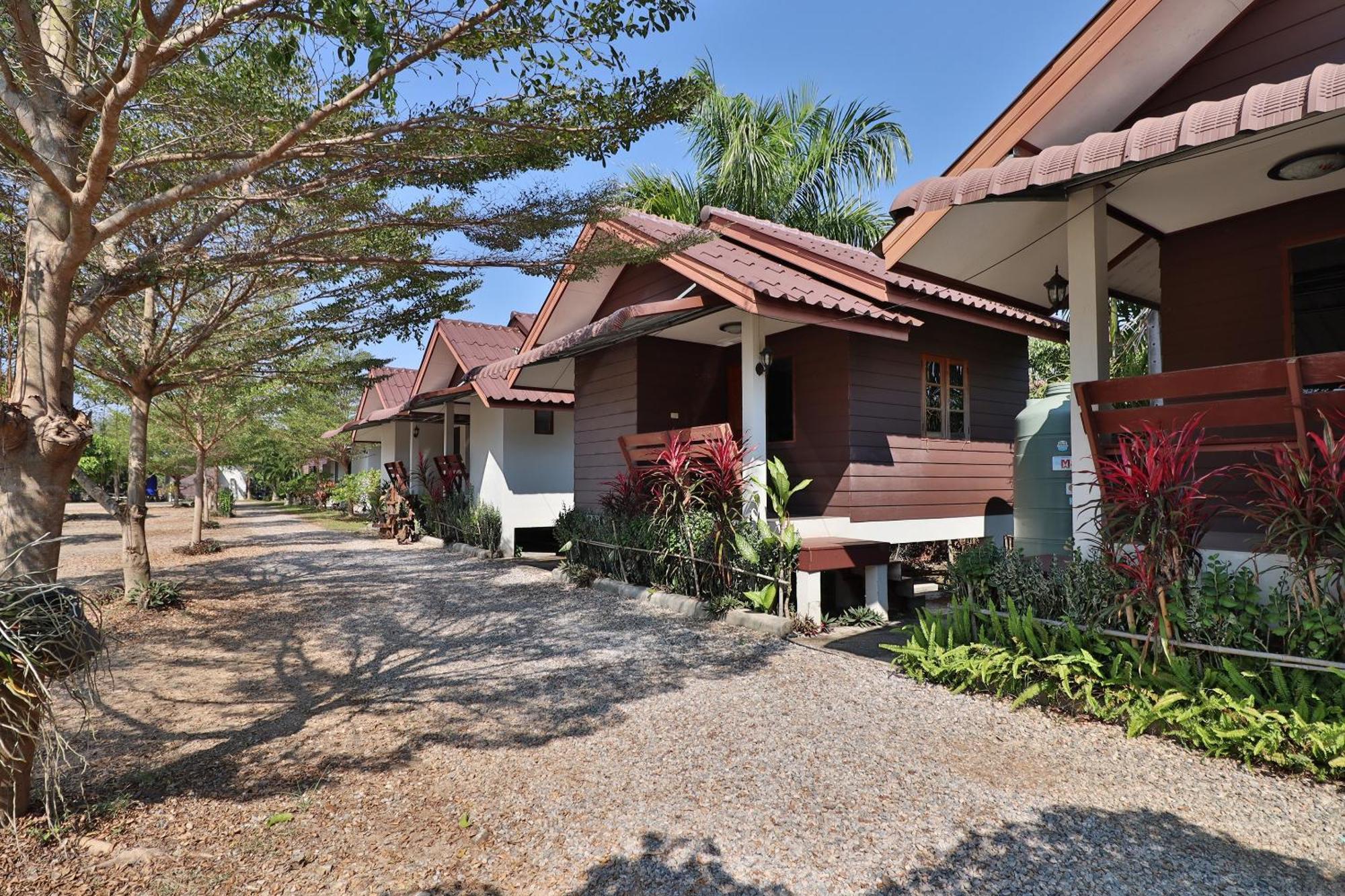 Oyo 553 Kongsup Resort Lamphun Exterior foto